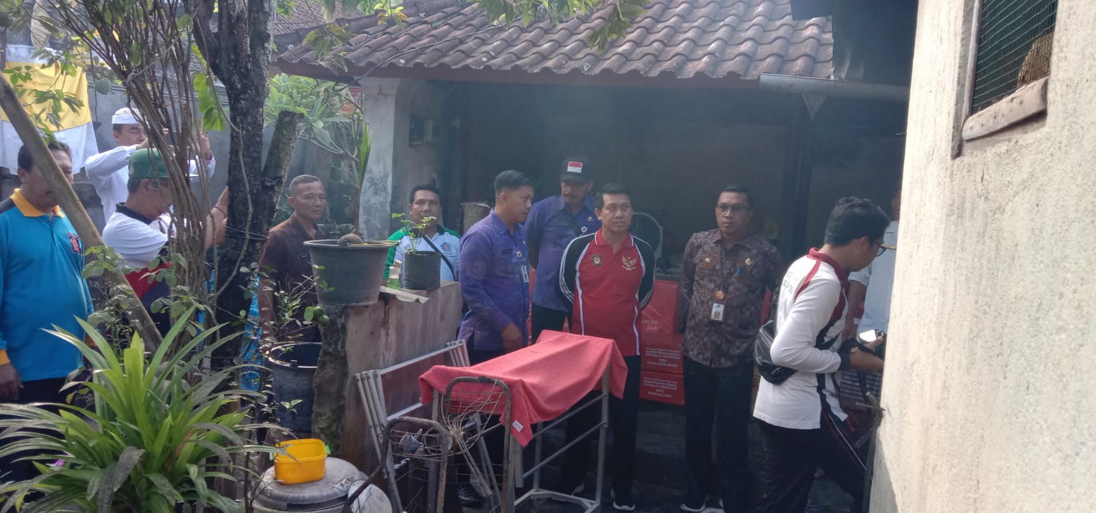 Bapak Camat Dawan meninjau Korban Kebakaran di Desa Dawan Kaler
