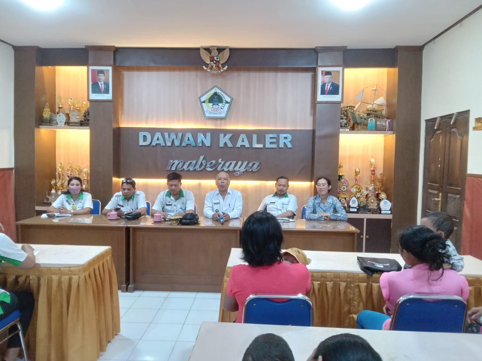 Kunjungan Lapangan Penyerahan PMT Kepada Balita Kurang Gizi di Desa Dawan Kaler