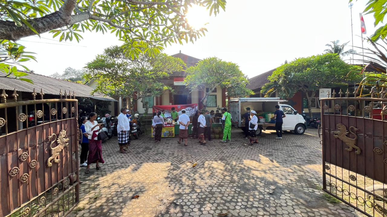 Wujudkan Stabilitas Harga Pangan, Pasar Murah di Kantor Camat Dawan Diserbu Warga