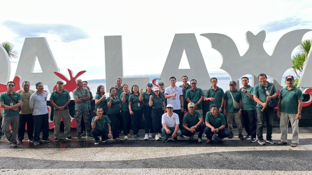 Antisipasi Bencana Hidrometeorologi, Kecamatan Dawan Gelar Aksi Bersih Sampah di Pantai Goa Lawah